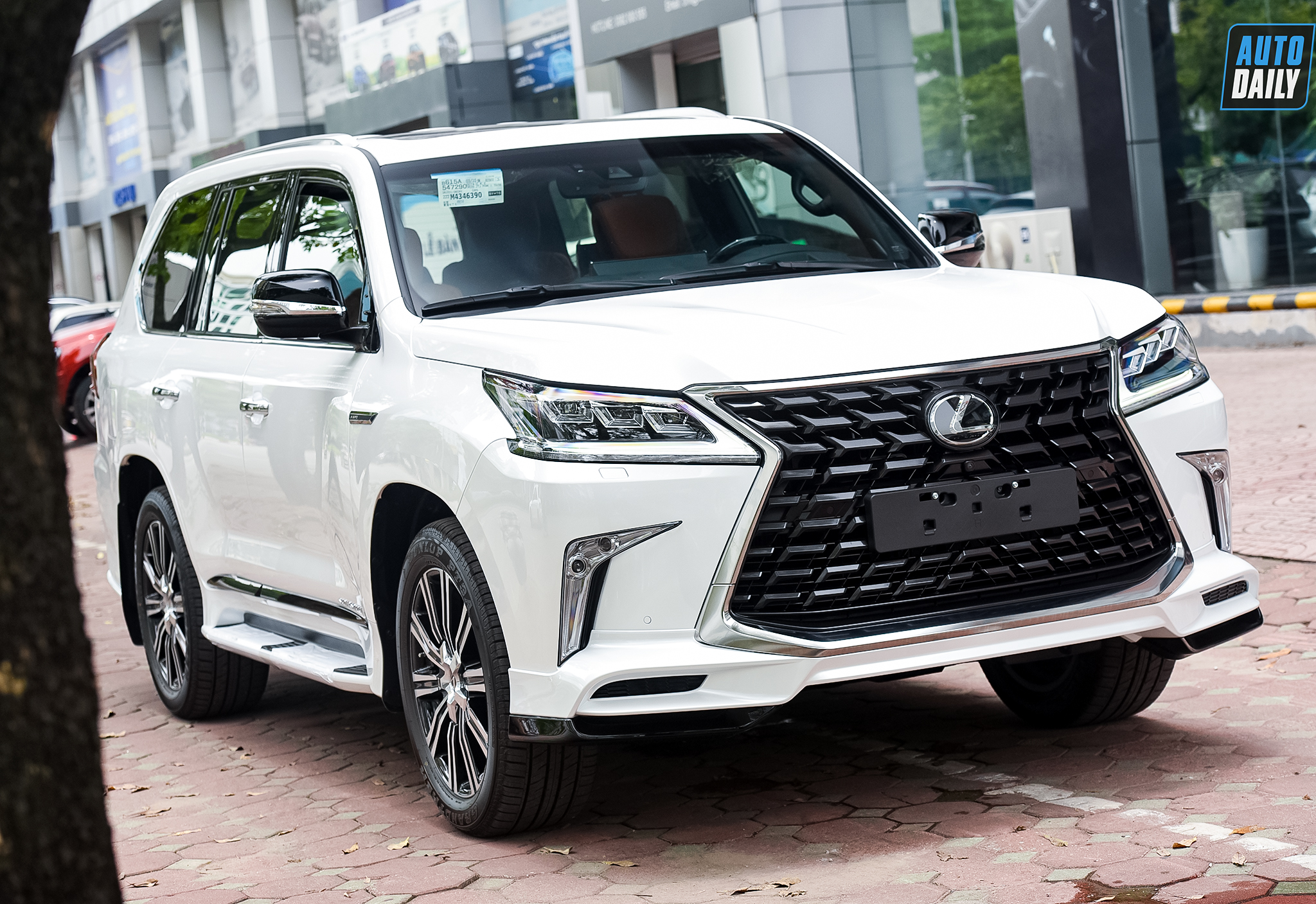 Chuyên Cơ Mặt đất Lexus LX570 Super Sport 2021 độ MBS 4 Chỗ Về Việt Nam